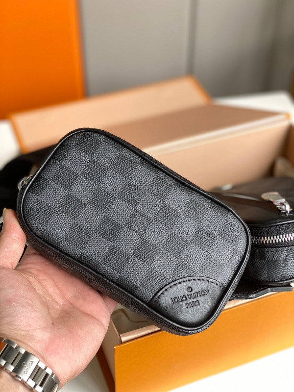 l**is V*t*n scott messenger