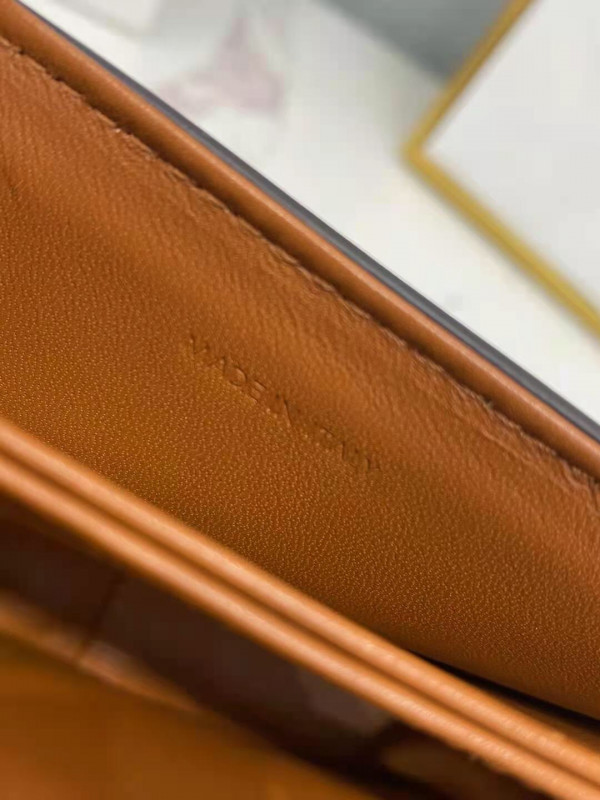 Ce**e teen triomphe bag