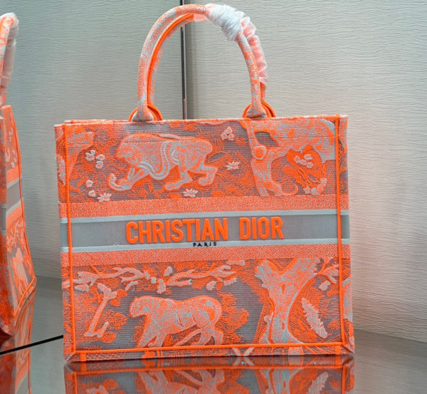 large D*or book tote