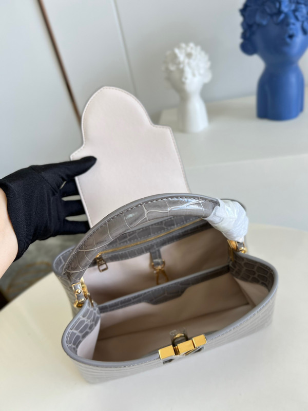 l**is V*t*n capucines bb