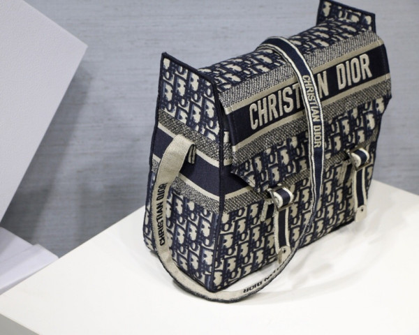 D*or oblique D*orcamp messenger bag