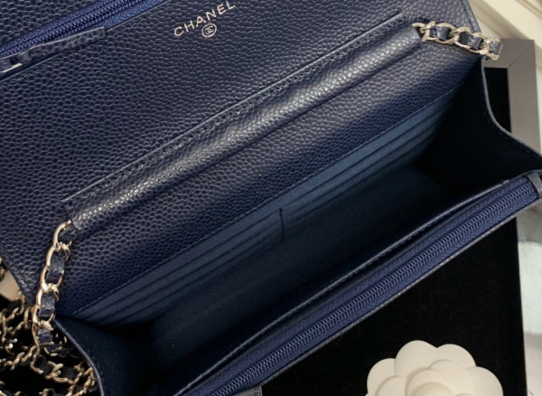 CL CHAIN WALLET CAVIAR WITH SILVER HARDWARE