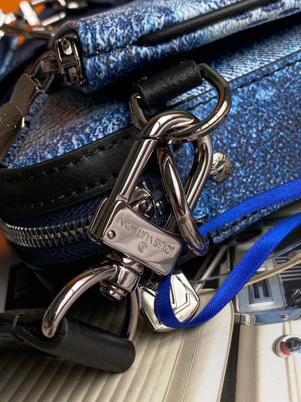 l**is V*t*n trio messenger