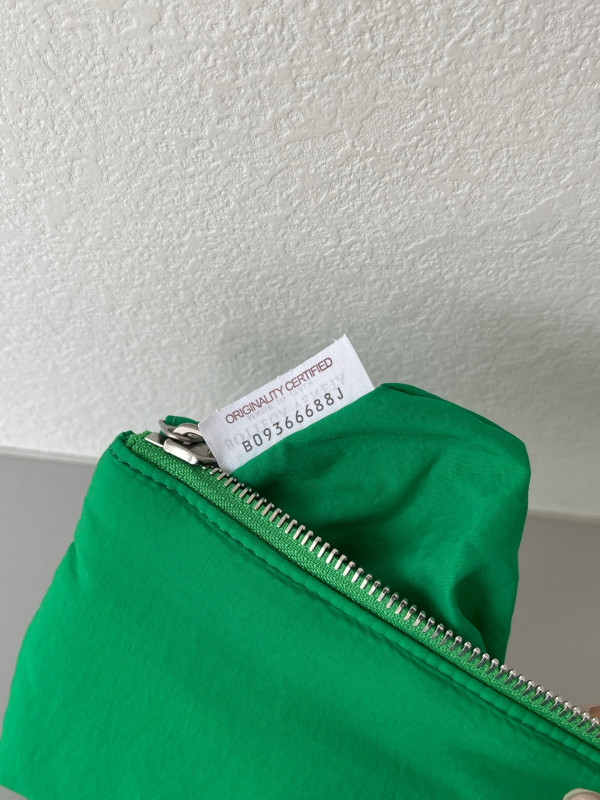 Bo*te*ga ve*ne*ta padded tech cassette