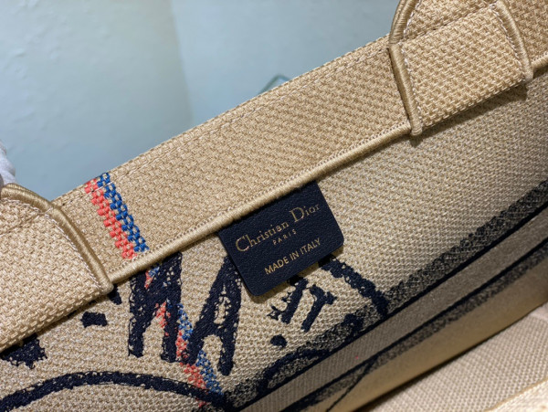 medium D*or book tote