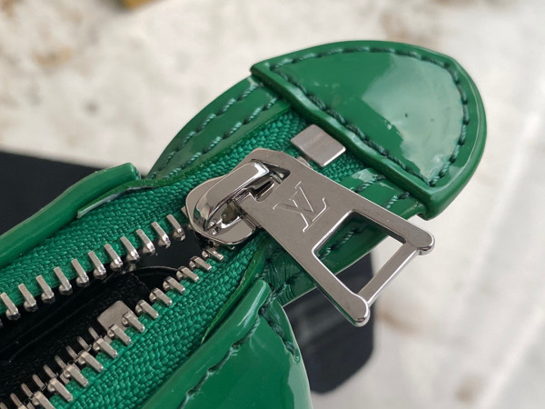 l**is V*t*n coussin pm