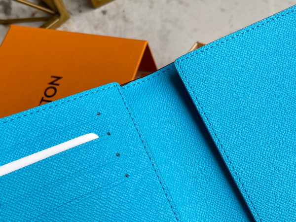 l**is V*t*n passport cover