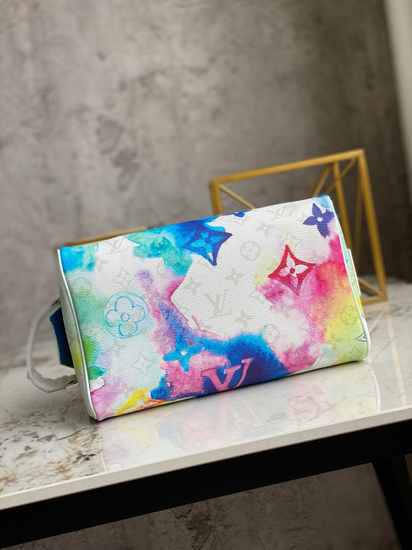 l**is V*t*n toilet dopp pouch