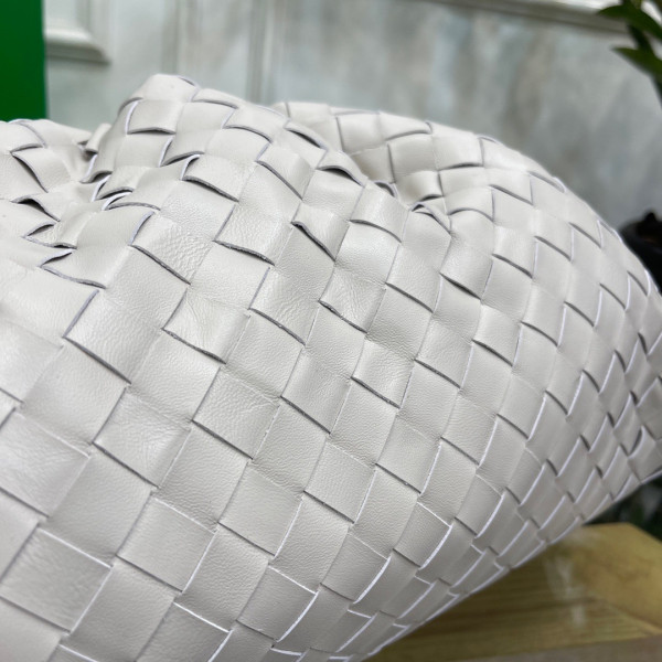 Bo*te*ga ve*ne*ta pouch