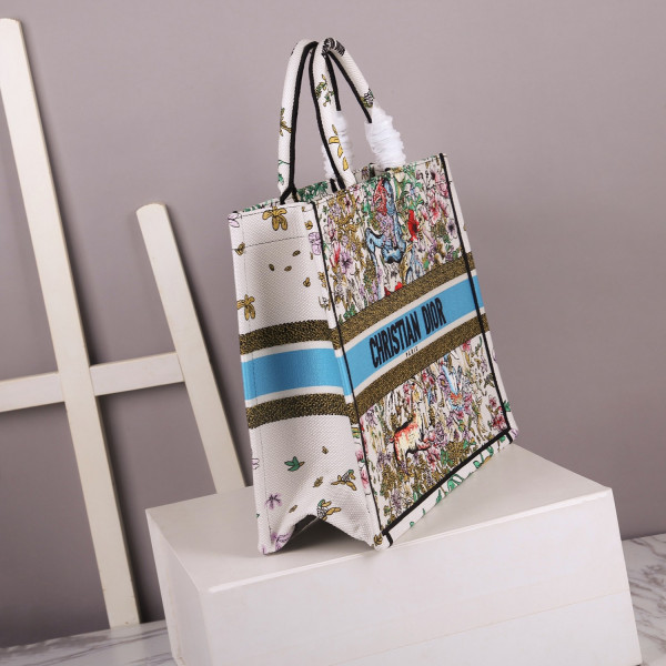 large D*or book tote