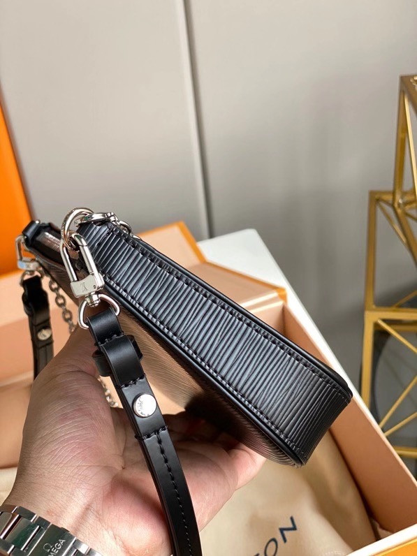 l**is V*t*n easy pouch on strap