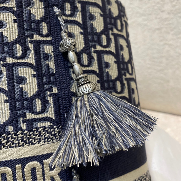 D*or d-bubble bucket bag