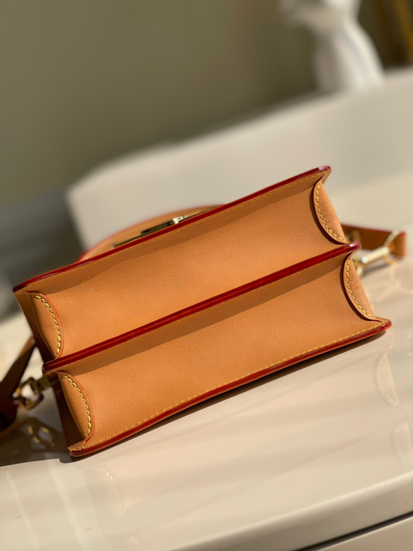 l**is V*t*n since 1854 dauphine mini