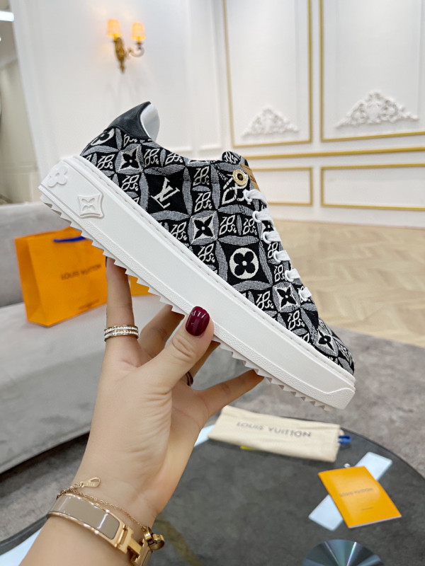 l**is V*t*n women"s time out sneaker