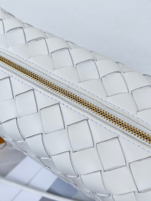 Bo*te*ga ve*ne*ta small loop camera bag