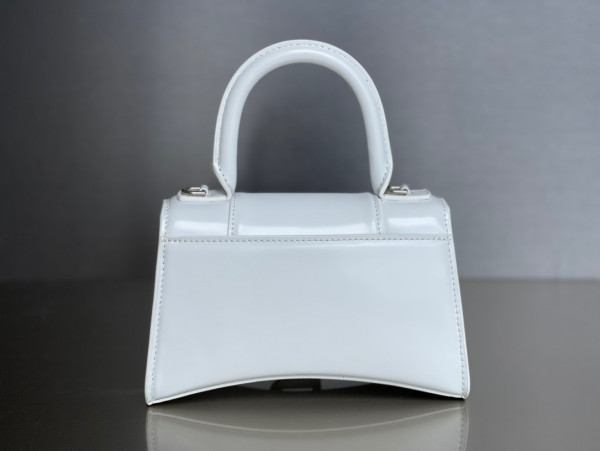 Ba*len*cia*ga hourglass