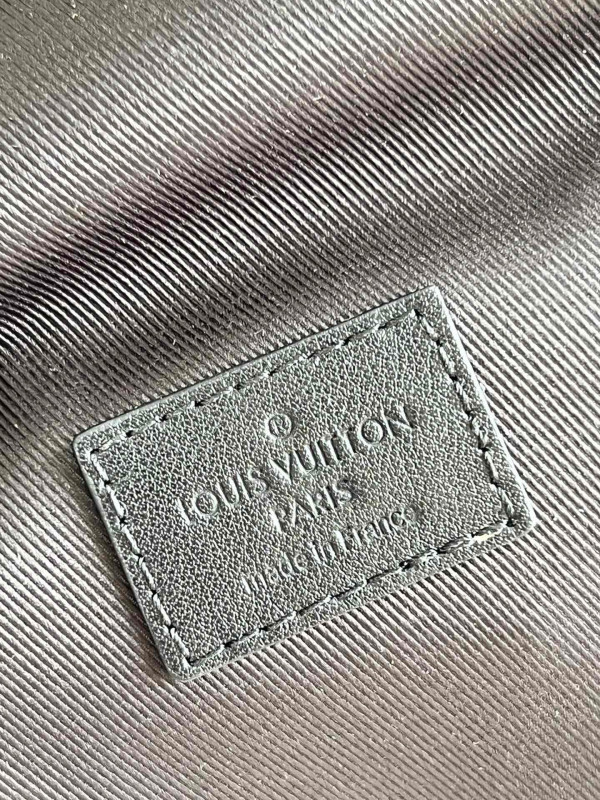 l**is V*t*n s-lock vertical wearable wallet