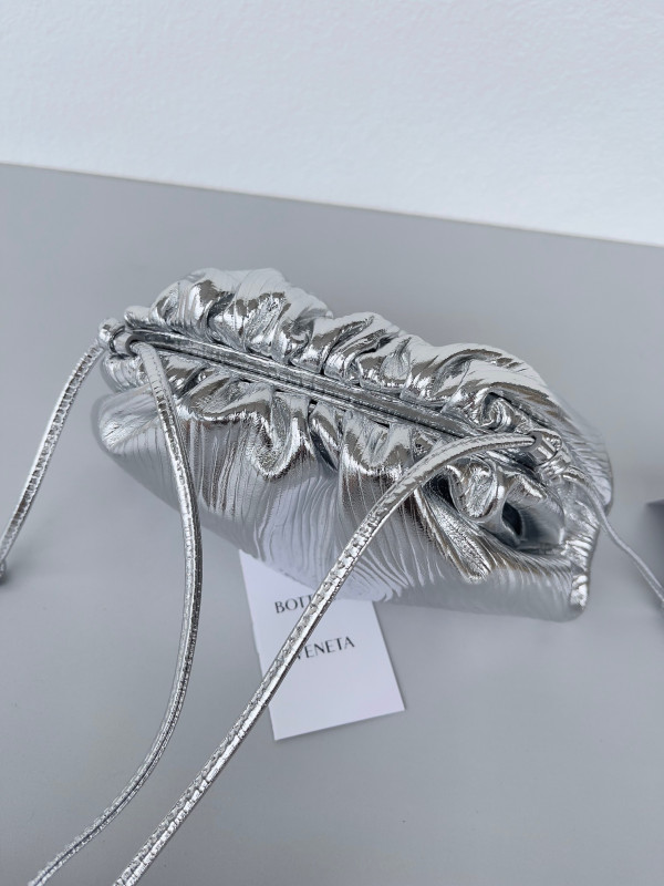 Bo*te*ga ve*ne*ta mini pouch