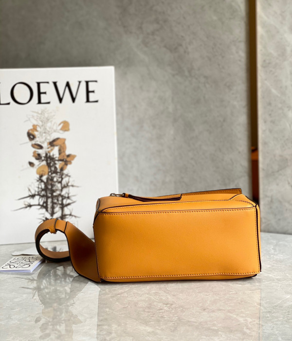 LOEWE Small Puzzle Bumbag-24*16*10.5cm