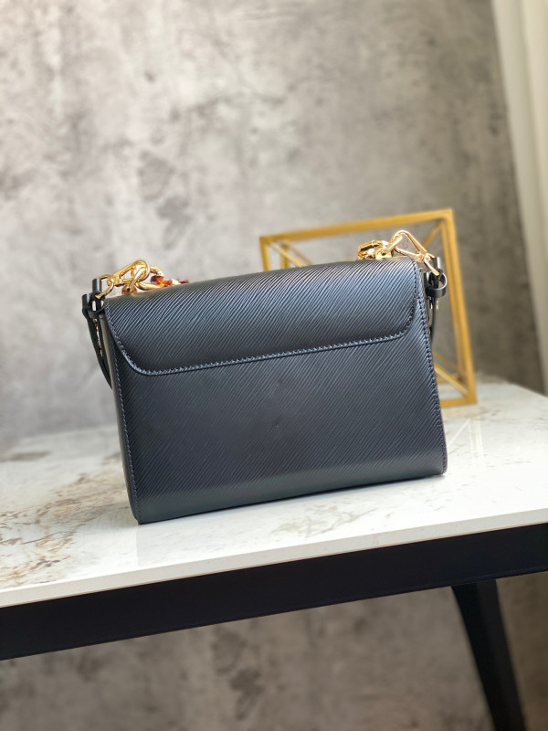 l**is V*t*n twist mm