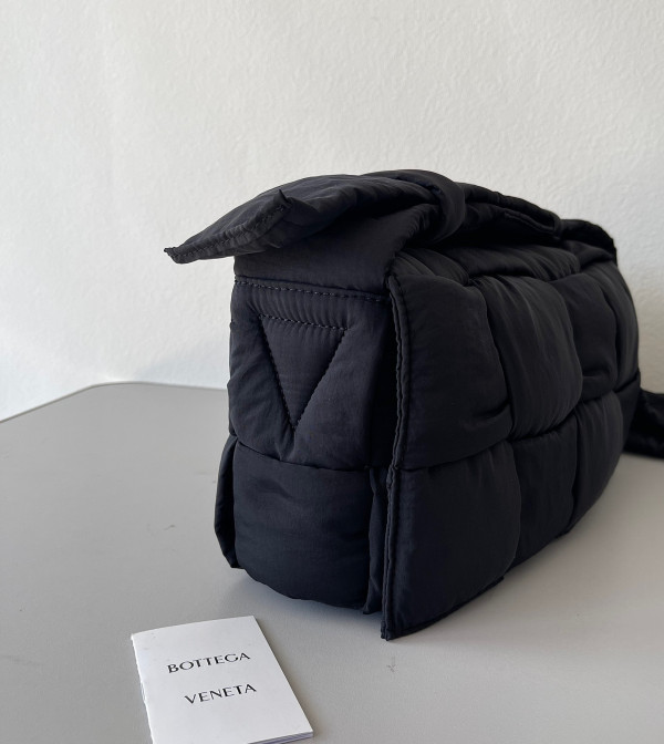 Bo*te*ga ve*ne*ta padded tech cassette