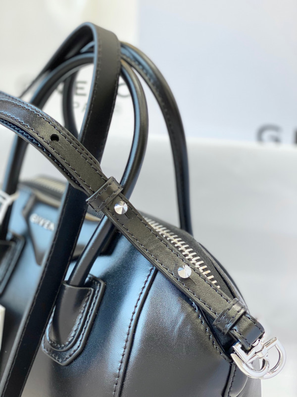 GIVENCHY ANTIGONA MINI/SMALL/MEDIUM IN SMOOTH LEATHER