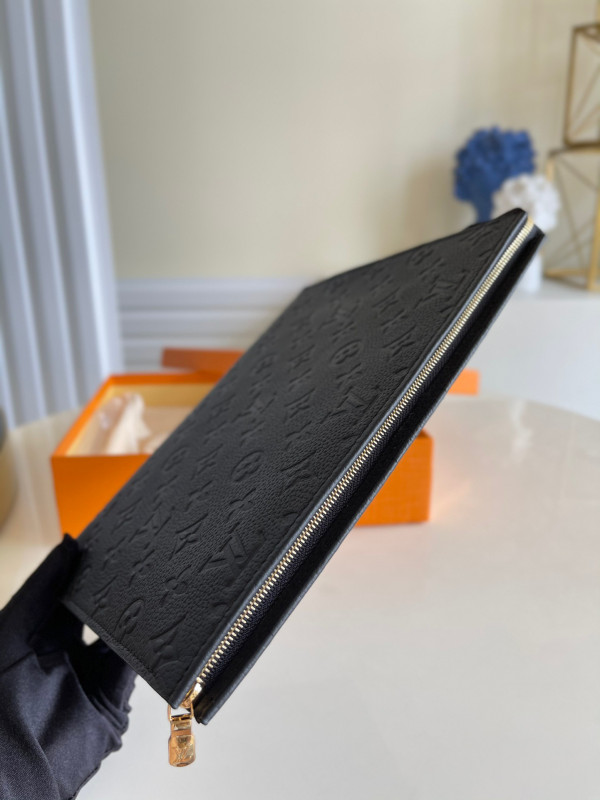 l**is V*t*n pochette voyage