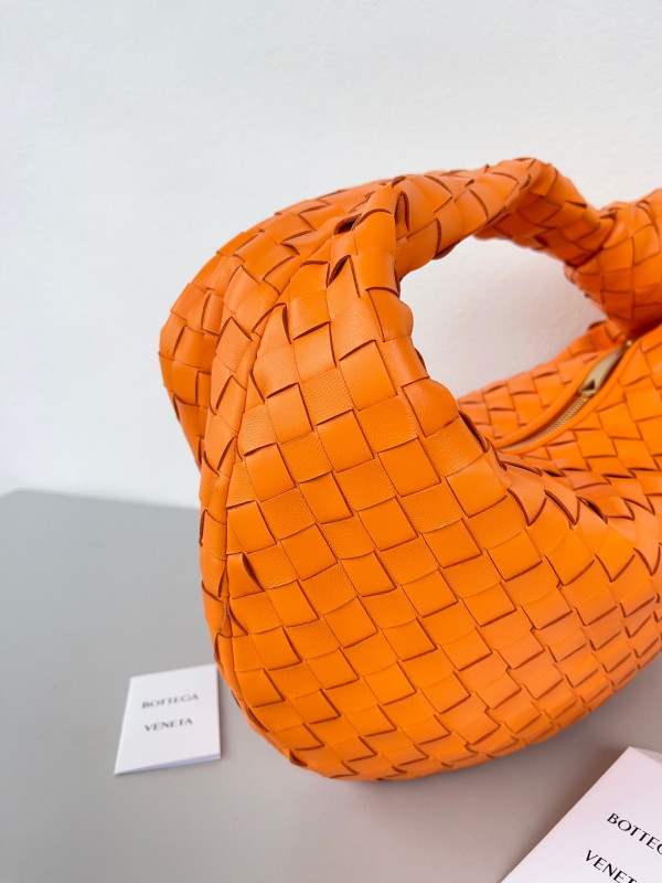 Bo*te*ga ve*ne*ta teen jodie