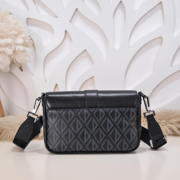 D*or hit the road bag with strap