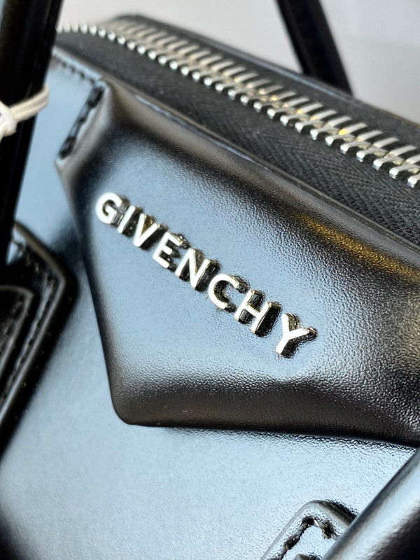GIVENCHY ANTIGONA MINI/SMALL/MEDIUM IN SMOOTH LEATHER