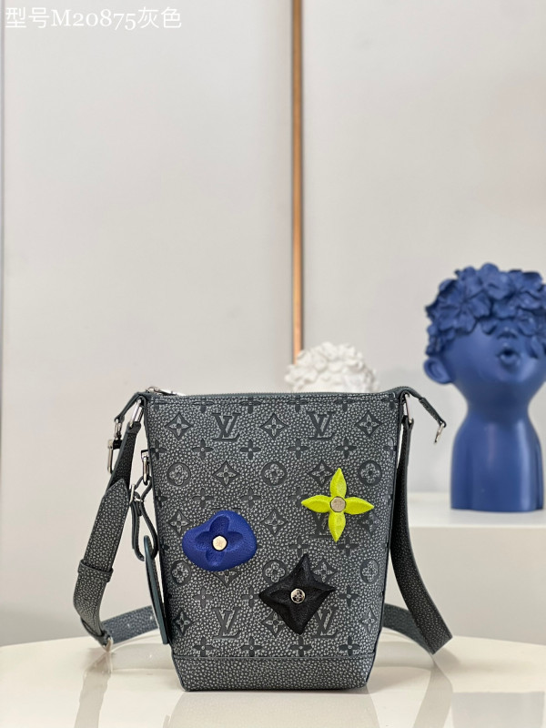 l**is V*t*n hobo cruiser pm