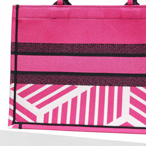 medium D*or book tote