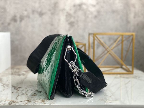 l**is V*t*n coussin pm