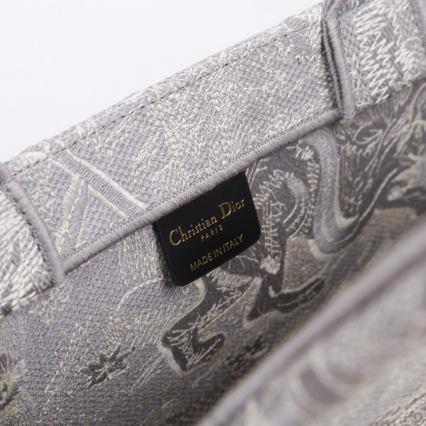 large D*or book tote