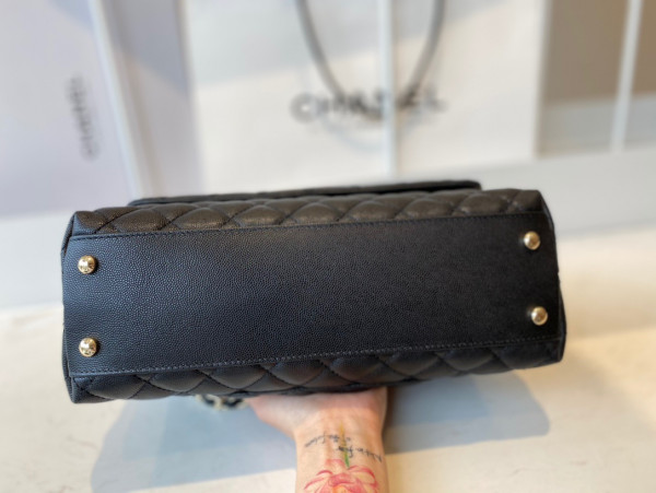 CL LARGE FLAP BAG WITH TOP HANDLE