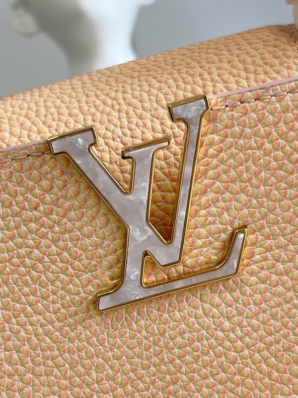 l**is V*t*n capucines mini