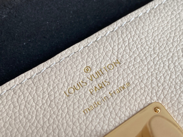 l**is V*t*n lockme pouch