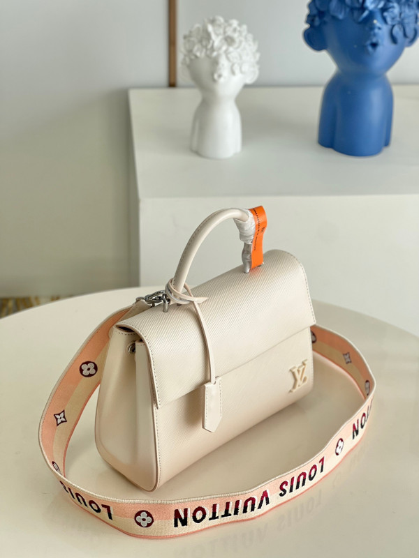 l**is V*t*n cluny bb