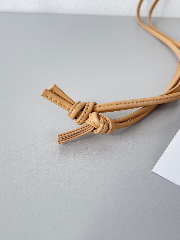 Bo*te*ga ve*ne*ta cassette bucket bag