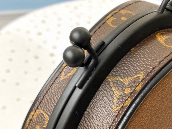 l**is V*t*n boursicot bc