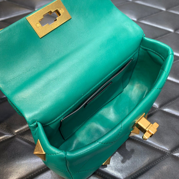 VALENTINO ONLINE EXCLUSIVE SMALL ROMAN STUD THE SHOULDER BAG WITH CHAIN