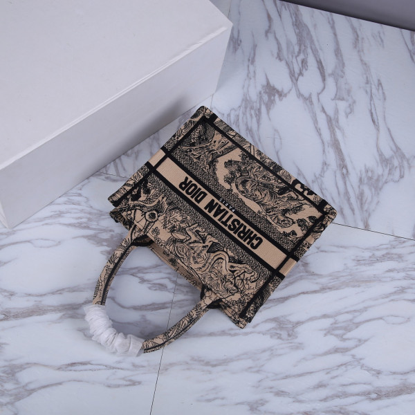 small D*or book tote