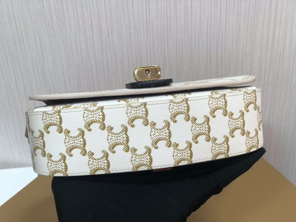 Ce**e clutch on strap