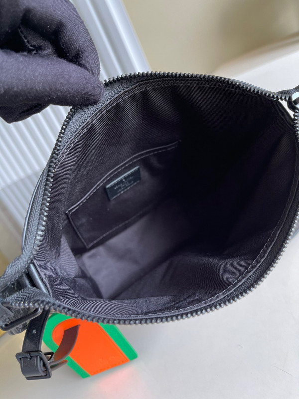 l**is V*t*n cruiser messenger