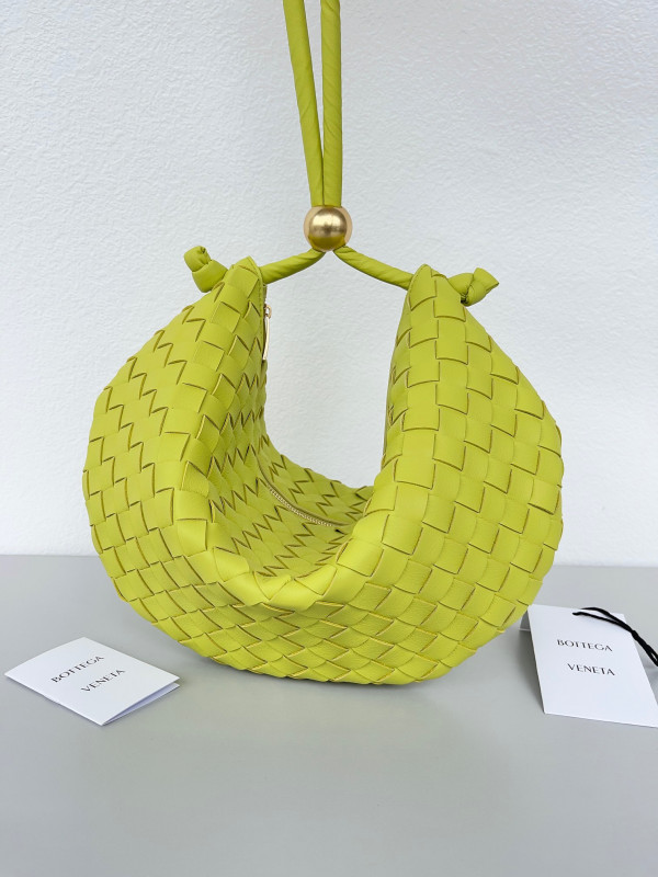 Bo*te*ga ve*ne*ta turn