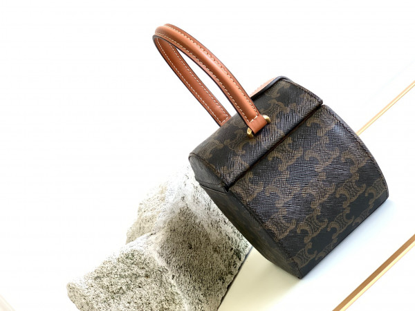 Ce**e round box triomphe