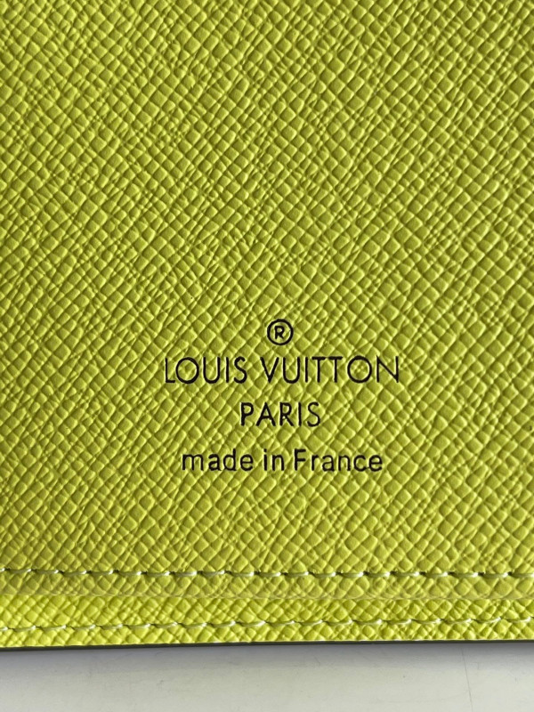 l**is V*t*n brazza wallet