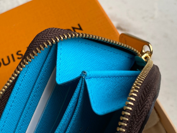 l**is V*t*n zippy coin purse