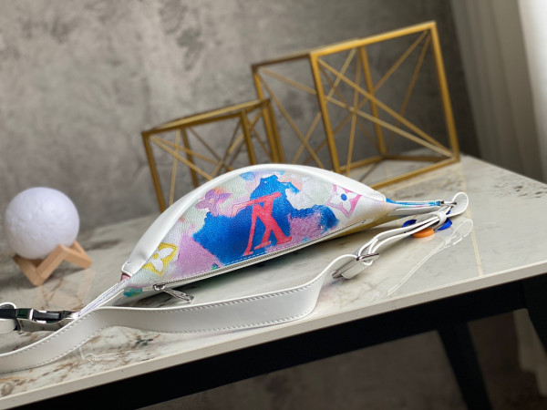 l**is V*t*n discovery bumbag pm