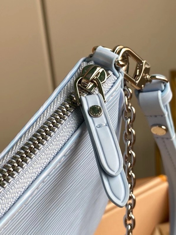 l**is V*t*n easy pouch on strap